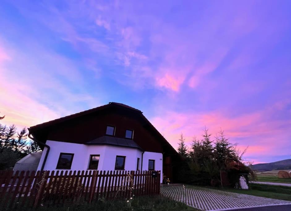 "Stone'S Throw" Krumlov 5 Min By Car, Lipno 15 Min By Car, 2 Bdrooms,Playroom Kajov ภายนอก รูปภาพ